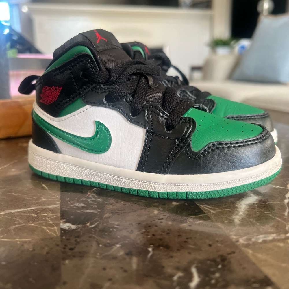 Toddler AJ 1’s Mid Sneaker
Size 8c 
Black/White/Gym Red/Pine Green